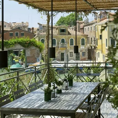 Sleeps 12 Pool Air Con Wifi Holiday home Venice